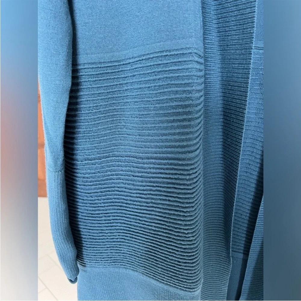 978. Like New - RARE Lululemon Gorgeous Blue Merino Wool Cardigan Sweater - Picture 4 of 11